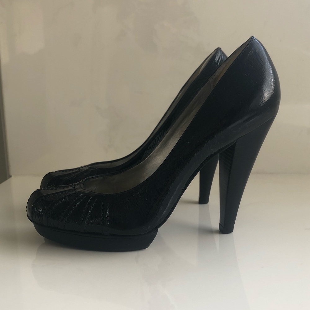 Gianni Bini pumps w/platform in patented leather